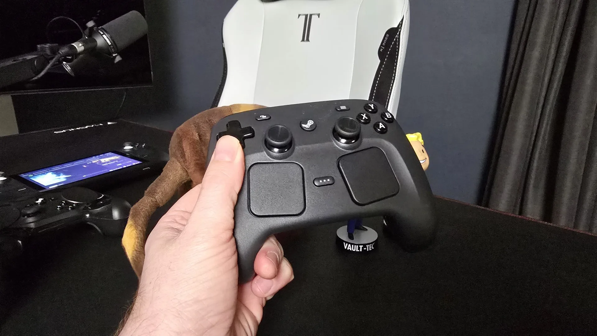 Обзор Valve Steam Controller (2026) - один из моих любимых геймпадов картинка Геймпад Valve Steam Controller удивил точностью | DGL.RU