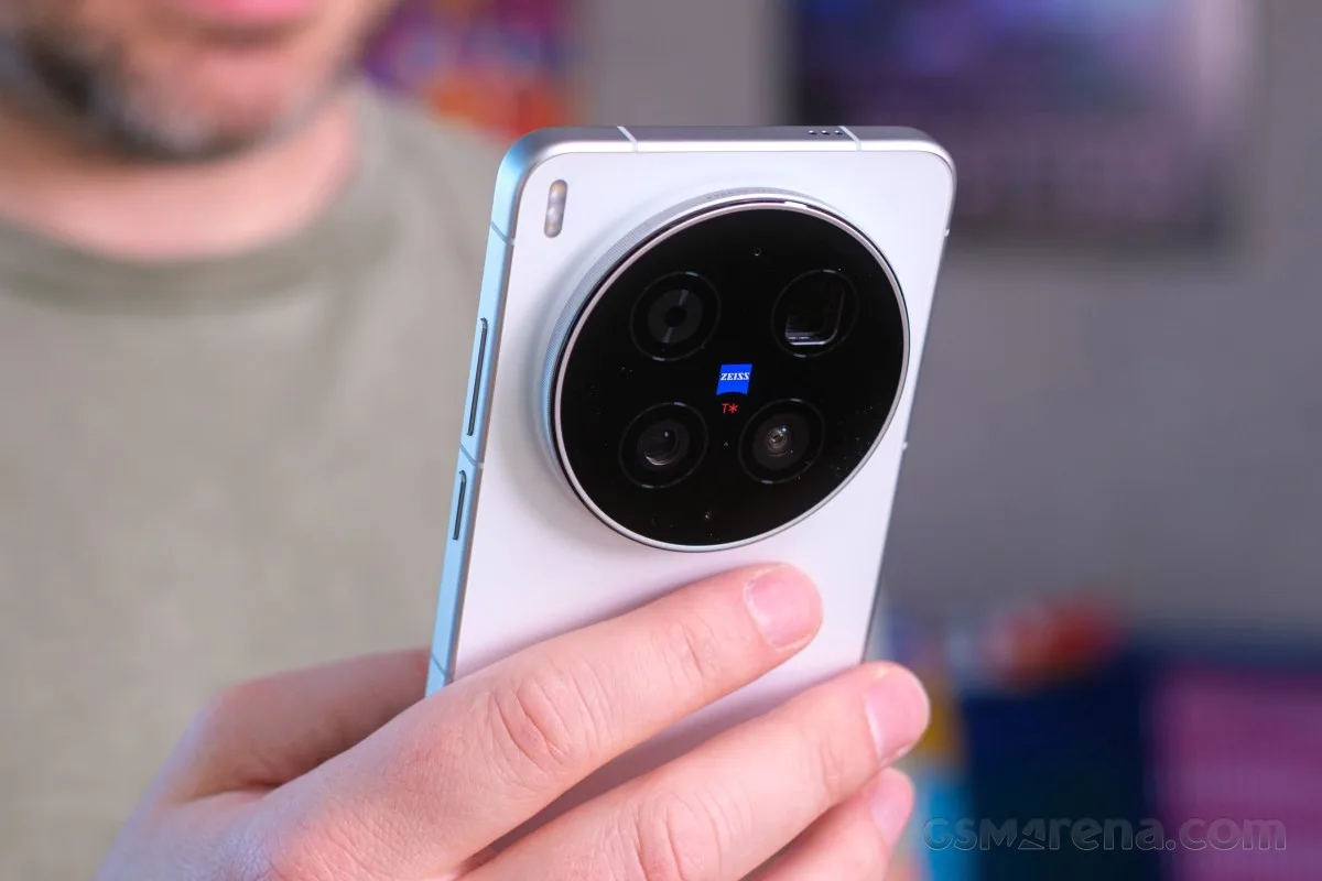 Обзор vivo X300 Ultra - фанатам мобильной фотографии посвящается картинка Смартфон vivo X300 Ultra: ставка на камеру 200 Мп | DGL.RU