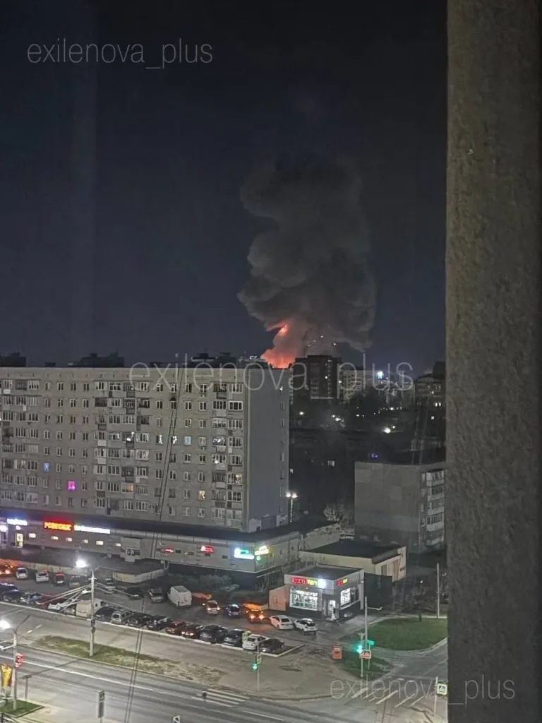 Беспилотники атакуют российские города: обломки упали на торговый центр в Чебоксарах