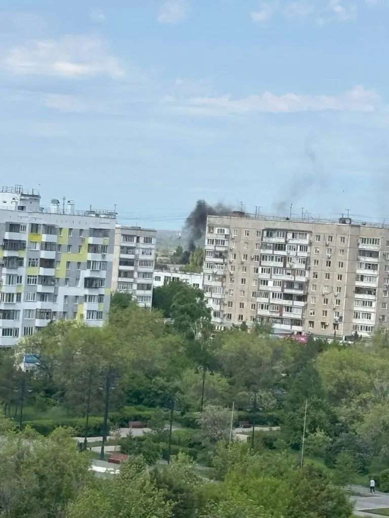 Полет украинского дрона-камикадзе Ан-196 "Лютый" над Оренбургом и момент его прилета по многоэтажке в городе
