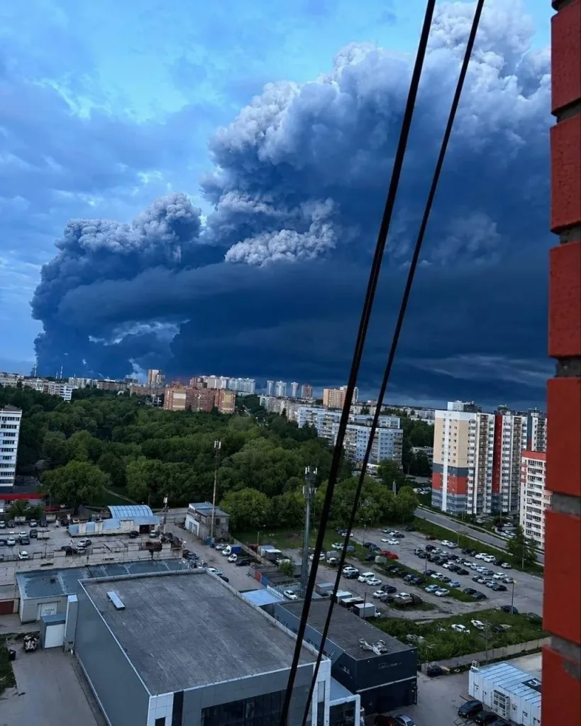 ВСУ атаковали Рязанский НПЗ: город накрыло «черным дождем»