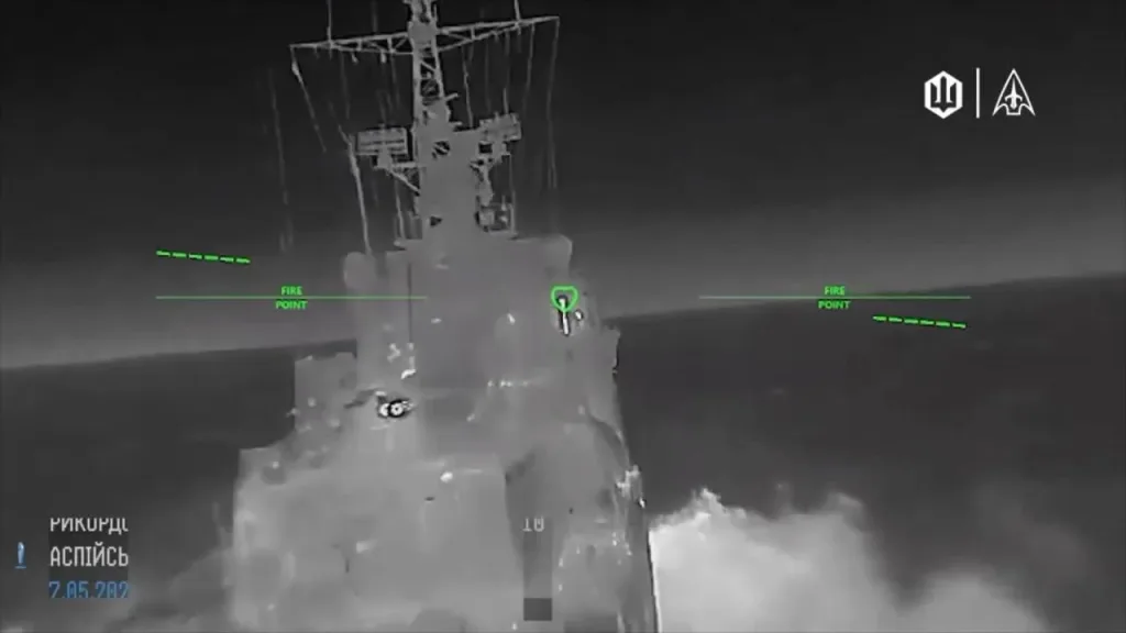 Применение НАР прямой наводкой украинским дроном FP-2 по цели в Крыму и удар по сторожевому кораблю проекта 10410 «Светляк» в районе порта Каспийск в Дагестане