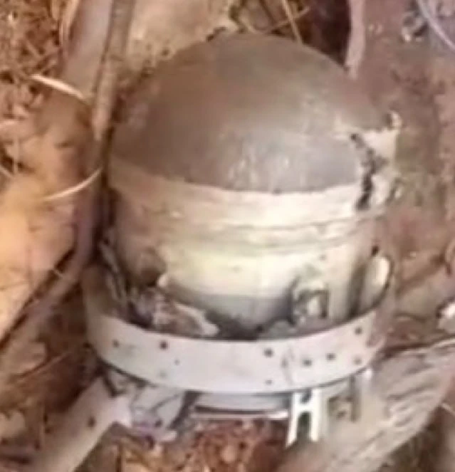 Обломки дрона-камикадзе "Гарпия-1А" (вариант "Герани-2" производства ИЭМЗ "Купол"), обнаруженные азавадскими боевиками недалеко от города Севарэ в центре Мали