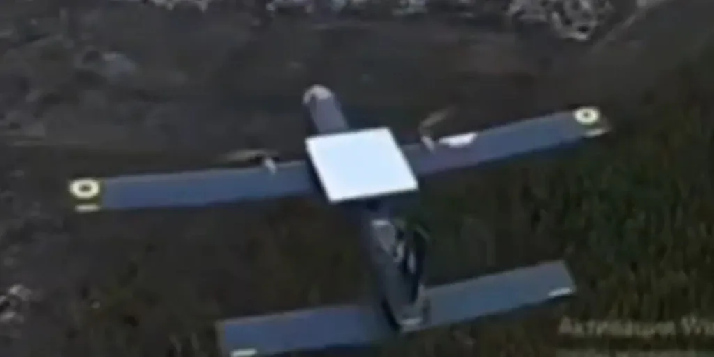 Перехват редкого дрона-камикадзе D-4 ("Батон") ВСУ с терминалом Starlink