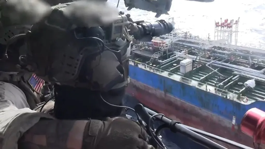 Высадка спецподразделения Force Recon из 31-го экспедиционного отряда КМП США на связанный с Ираном танкер Celestial Sea под флагом Арубы в Оманском заливе
