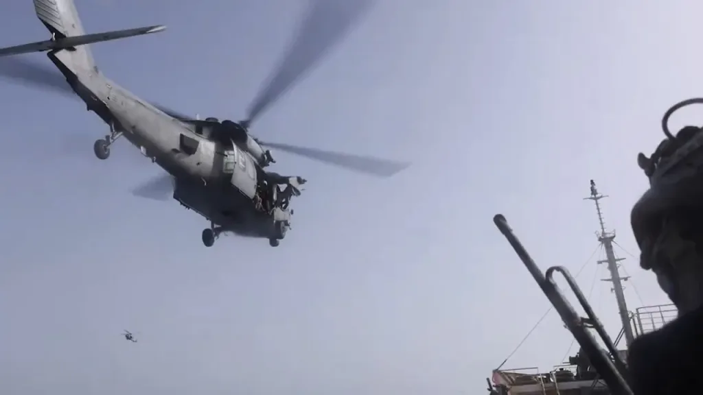 Высадка спецподразделения Force Recon из 31-го экспедиционного отряда КМП США на связанный с Ираном танкер Celestial Sea под флагом Арубы в Оманском заливе
