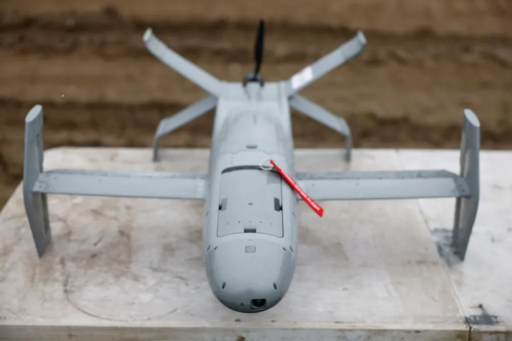 Кадры применения американского дрона-камикадзе AS3 Surveyor украинскими военными для поражения российских дронов-камикадзе "Герань-2"
