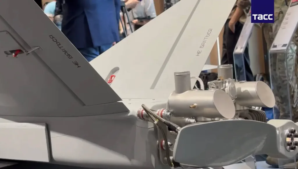 Модернизированная версия барражирующего боеприпаса «КУБ-10МЭ» с дальностью полёта до 100 километров, представленная «Концерном Калашников»