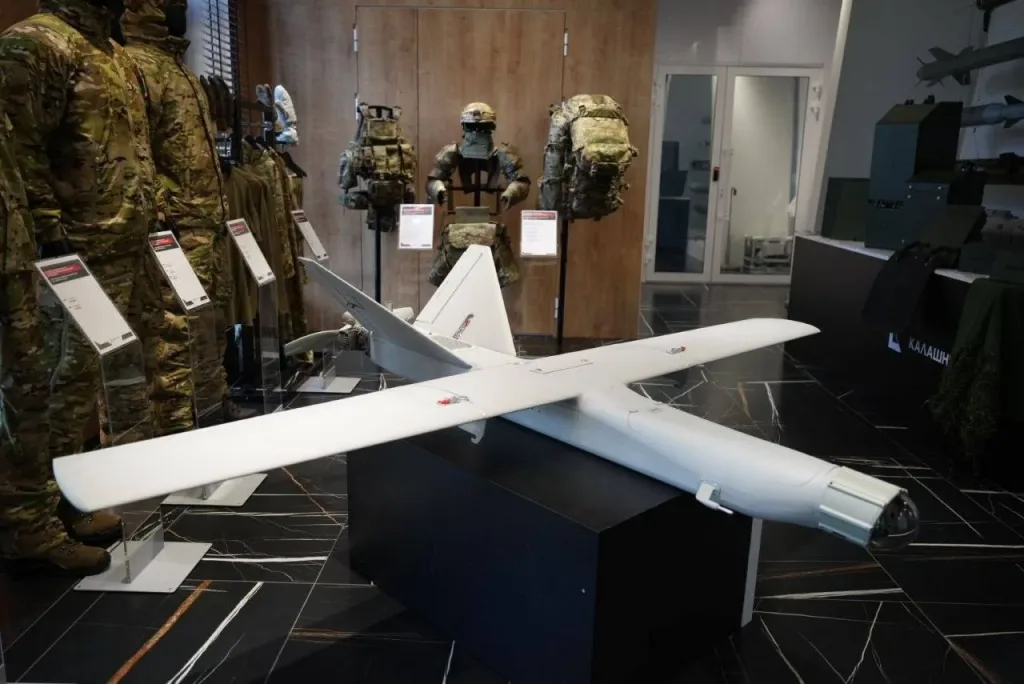 Модернизированная версия барражирующего боеприпаса «КУБ-10МЭ» с дальностью полёта до 100 километров, представленная «Концерном Калашников»