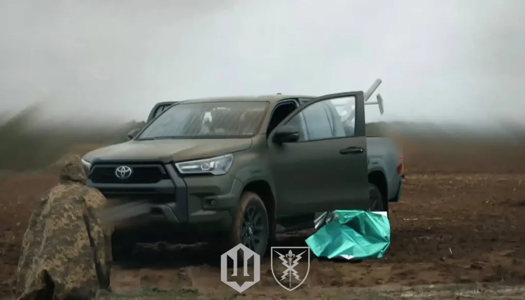 Дополнительные кадры запуска дрона-перехватчика AS3 Surveyor с мобильной пусковой установки на базе пикапа