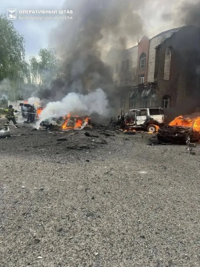 Последствия ракетного удара ВСУ по центру поселка Борисовка в Белгородской области