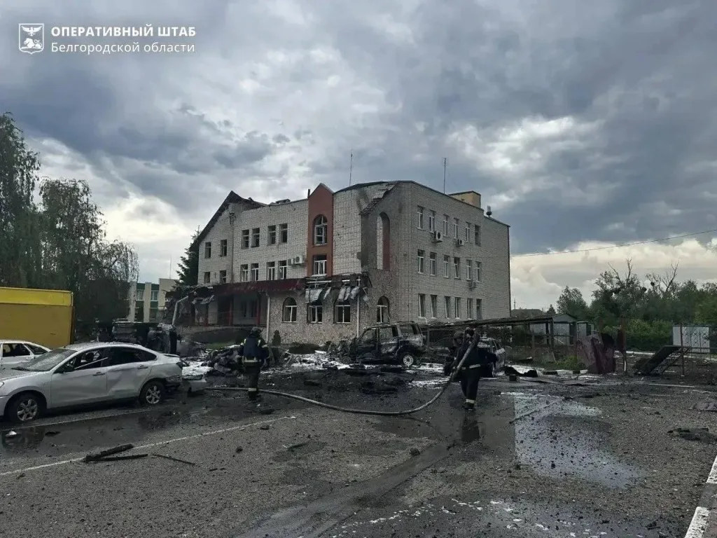 Последствия ракетного удара ВСУ по центру поселка Борисовка в Белгородской области