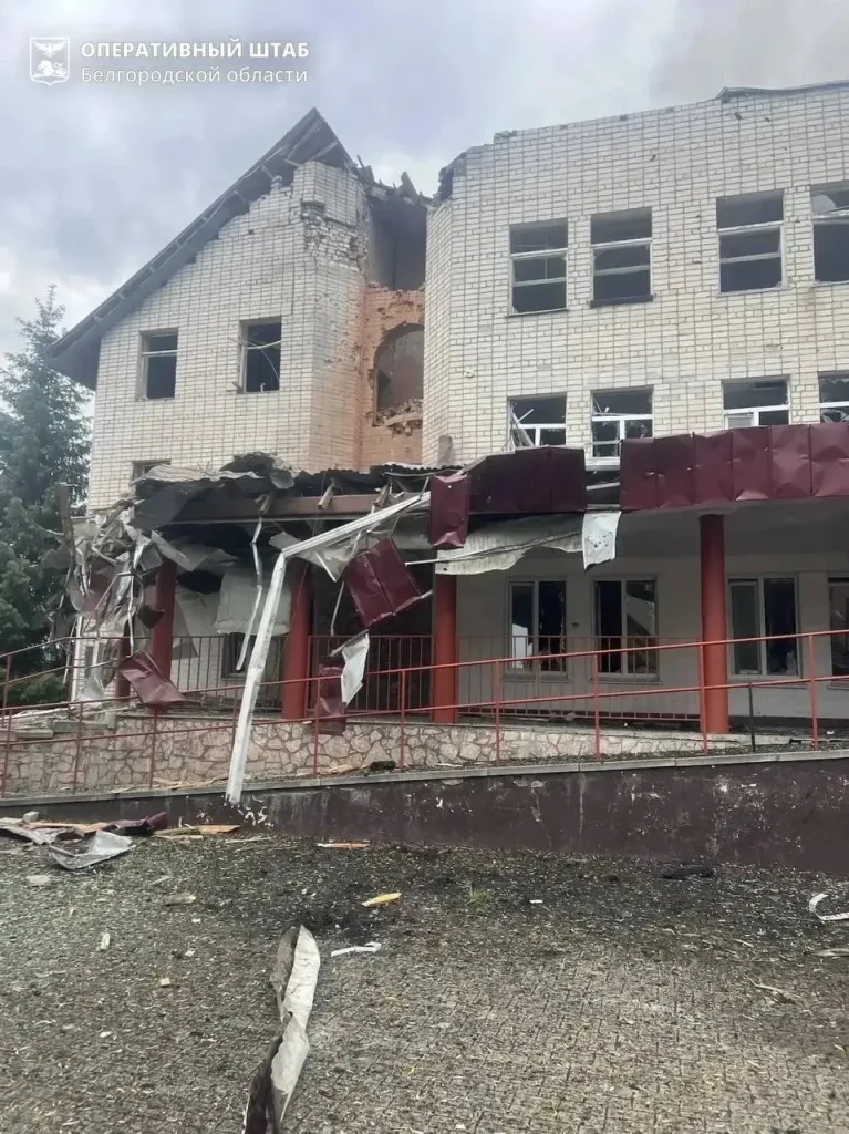 Последствия ракетного удара ВСУ по центру поселка Борисовка в Белгородской области