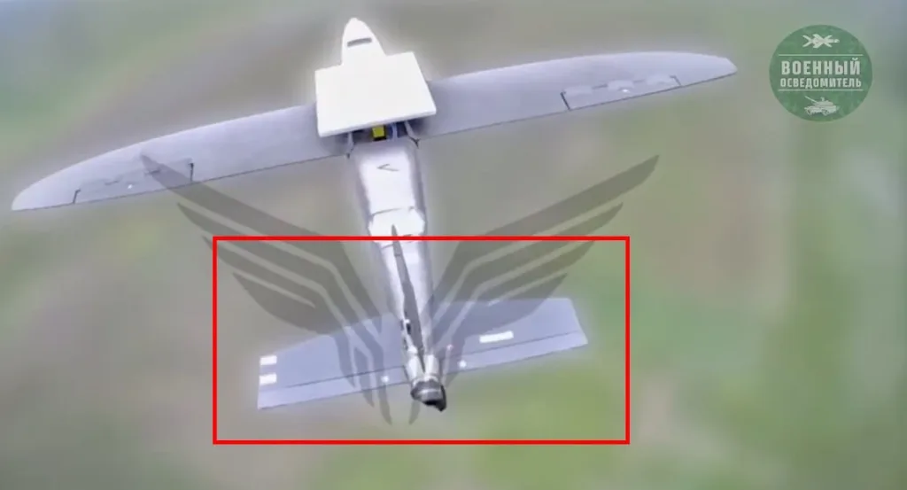 Момент удара дрона-камикадзе Hornet ВСУ в центре Луганска и обломок его хвоста, найденный на месте