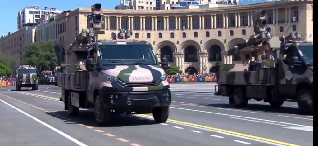 Военный парад в Армении: иранские ЗРК и китайские собаки