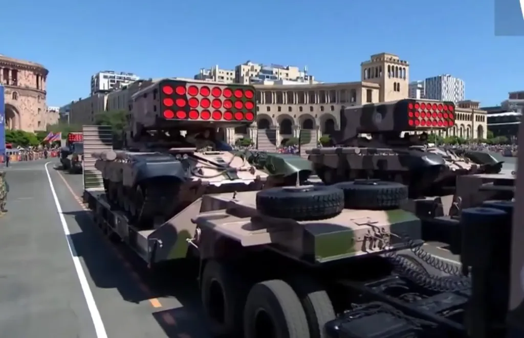 Военный парад в Армении: иранские ЗРК и китайские собаки