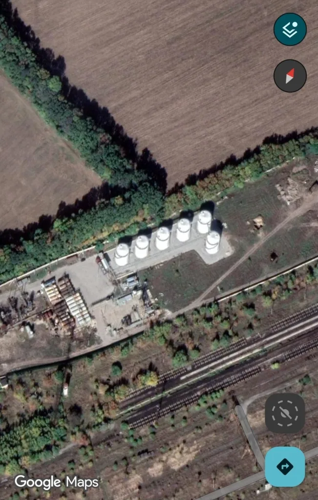 Этим утром дроны Герань-2 атаковали нефтебазу в городе Новомосковск Днепропетровской области. На месте сильный пожар