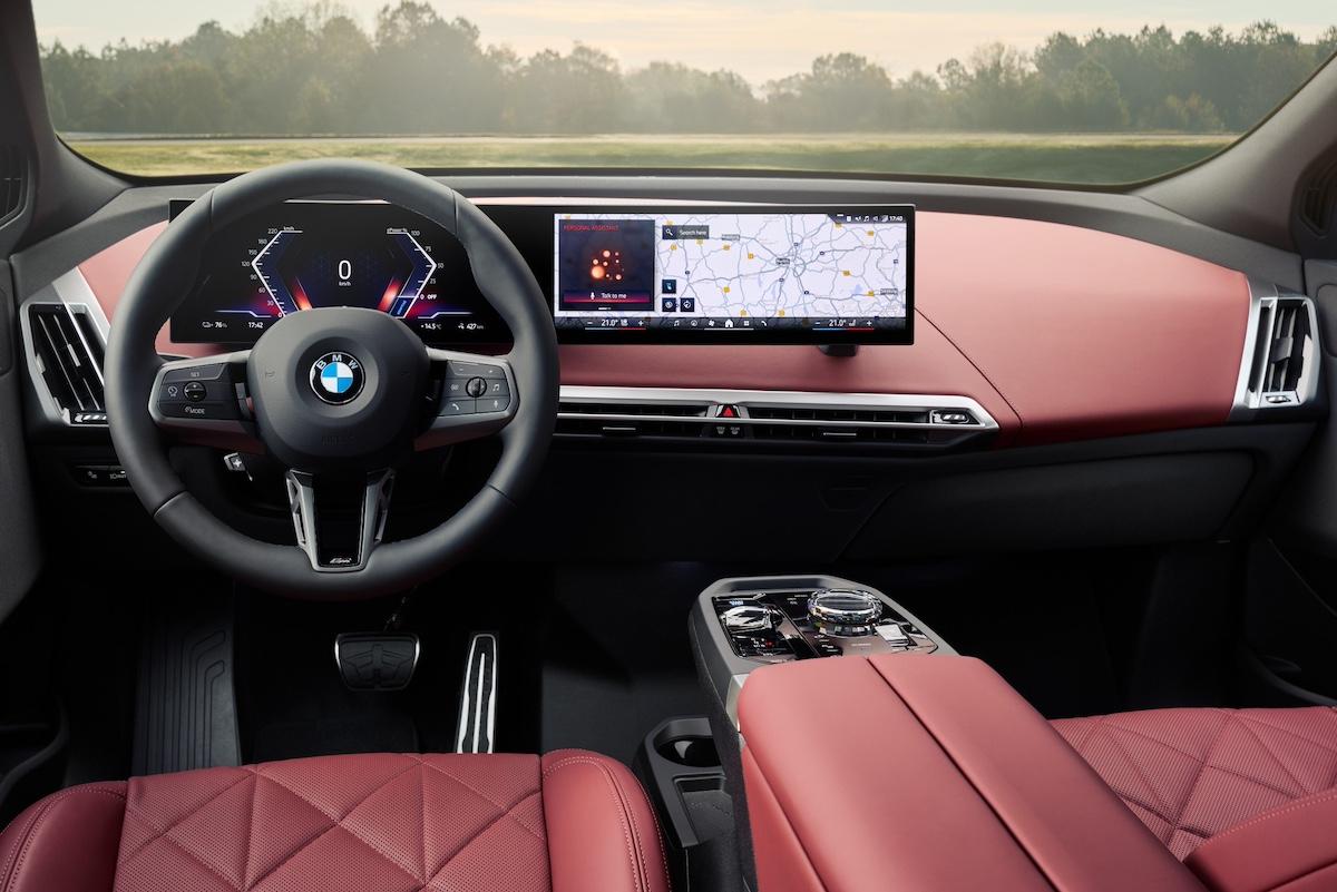 BMW iX после модернизации: новая батарея, до 701 км пробега и снижение цен на топ-версию