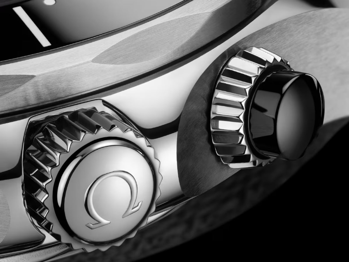 Прощай, механика? Новые Omega James Bond Seamaster променяли классику на экран