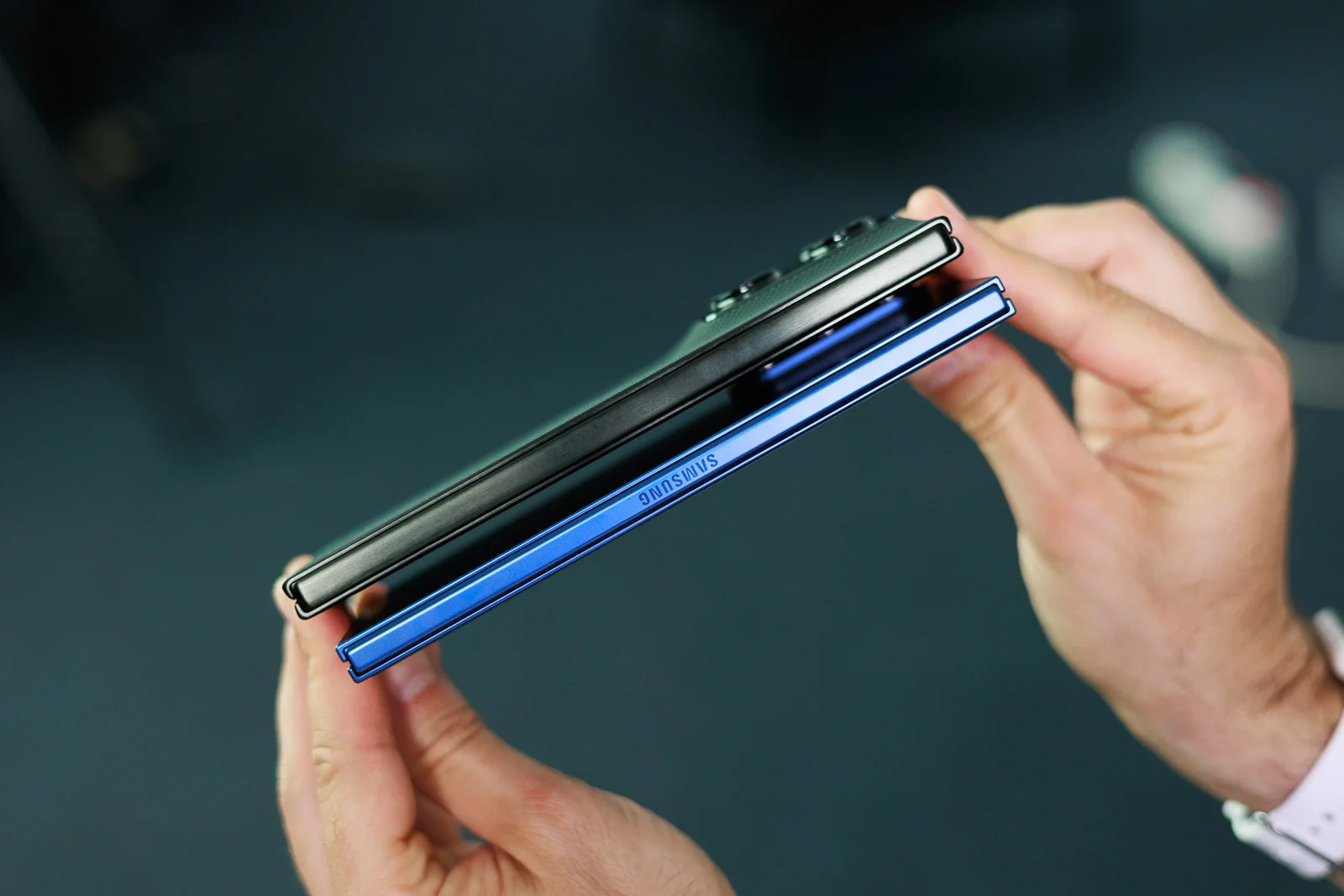 Motorola Razr Fold против Galaxy Fold 7