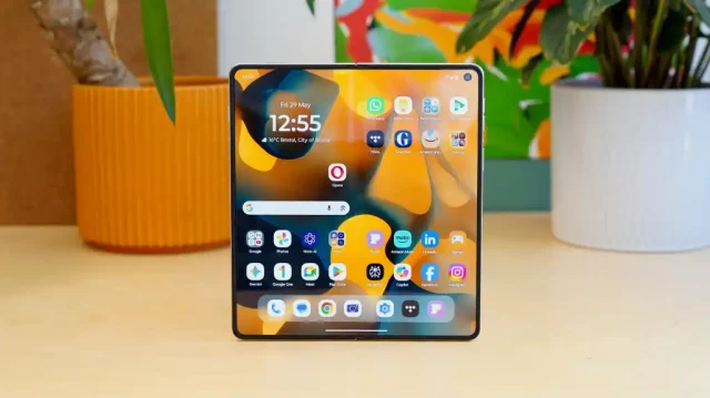 Обзор Motorola Razr Fold — премиальный складной смартфон