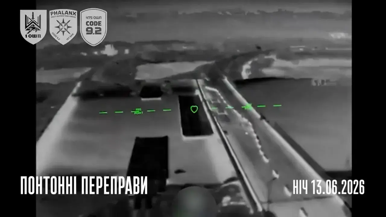 Кадры ударов ВСУ по понтонным переправам и мостам в Чонгаре с Геническом, включая железнодорожный