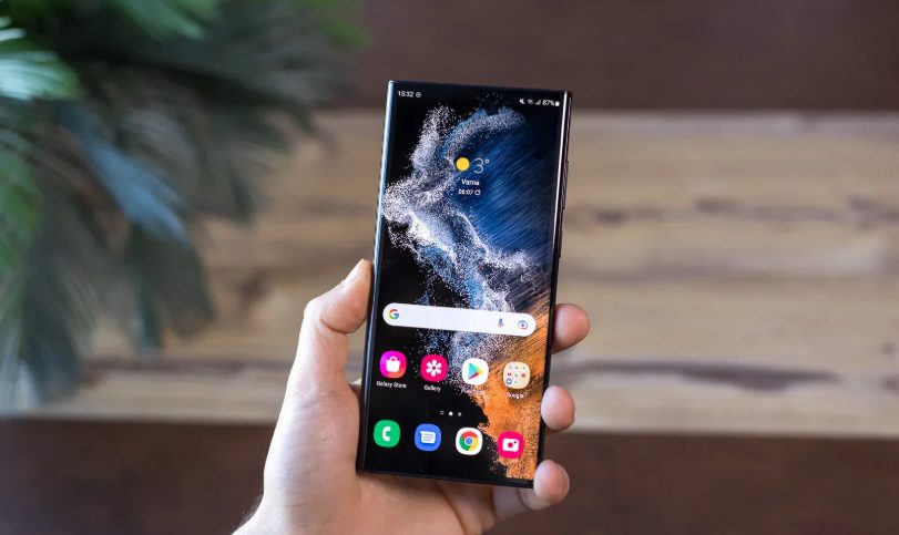 Все еще пользуетесь смартфоном Samsung 2022 года выпуска? Возможно, пришло время обновиться.