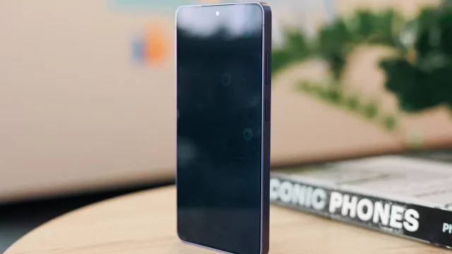 Больше никаких любопытных взглядов: дисплеи Xiaomi 18 Pro защитят от подглядывания на уровне железа