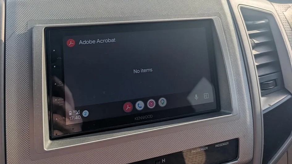 Adobe Acrobat Reader теперь доступен в Android Auto - PDF-документы можно слушать прямо в машине