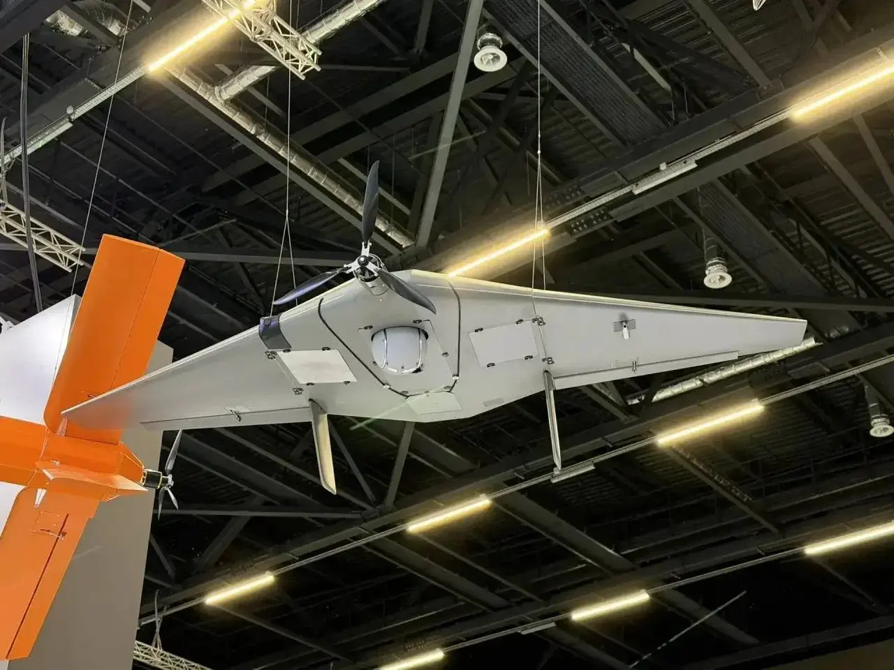 Ростех представил способный уклоняться от атак перехватчиков дрон Supercam S180