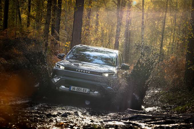 Toyota Hilux теперь с электрическим приводом: что теряет и выигрывает новый пикап