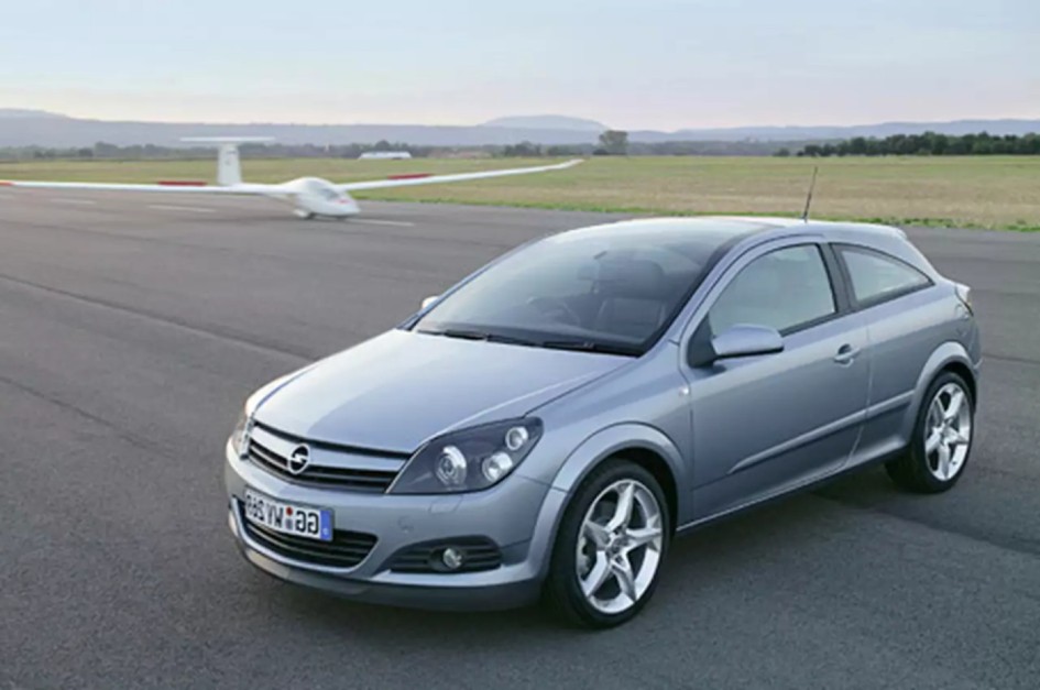 Opel Astra H: почему модель удерживает позиции на вторичном рынке России в 2026