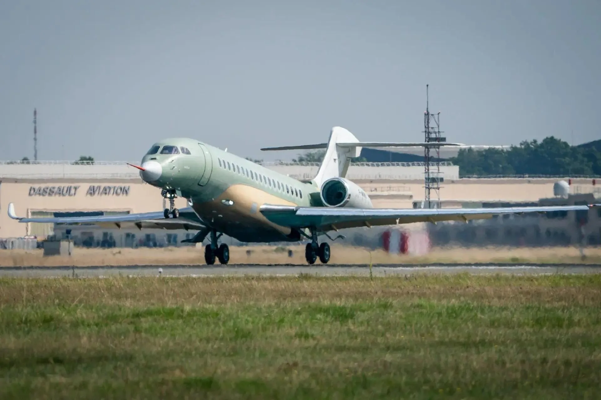 Dassault Aviation подняла в воздух первый Falcon 10X