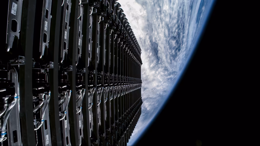 SpaceX поделилась впечатляющими снимками запуска Falcon 9 с новыми спутниками Starlink