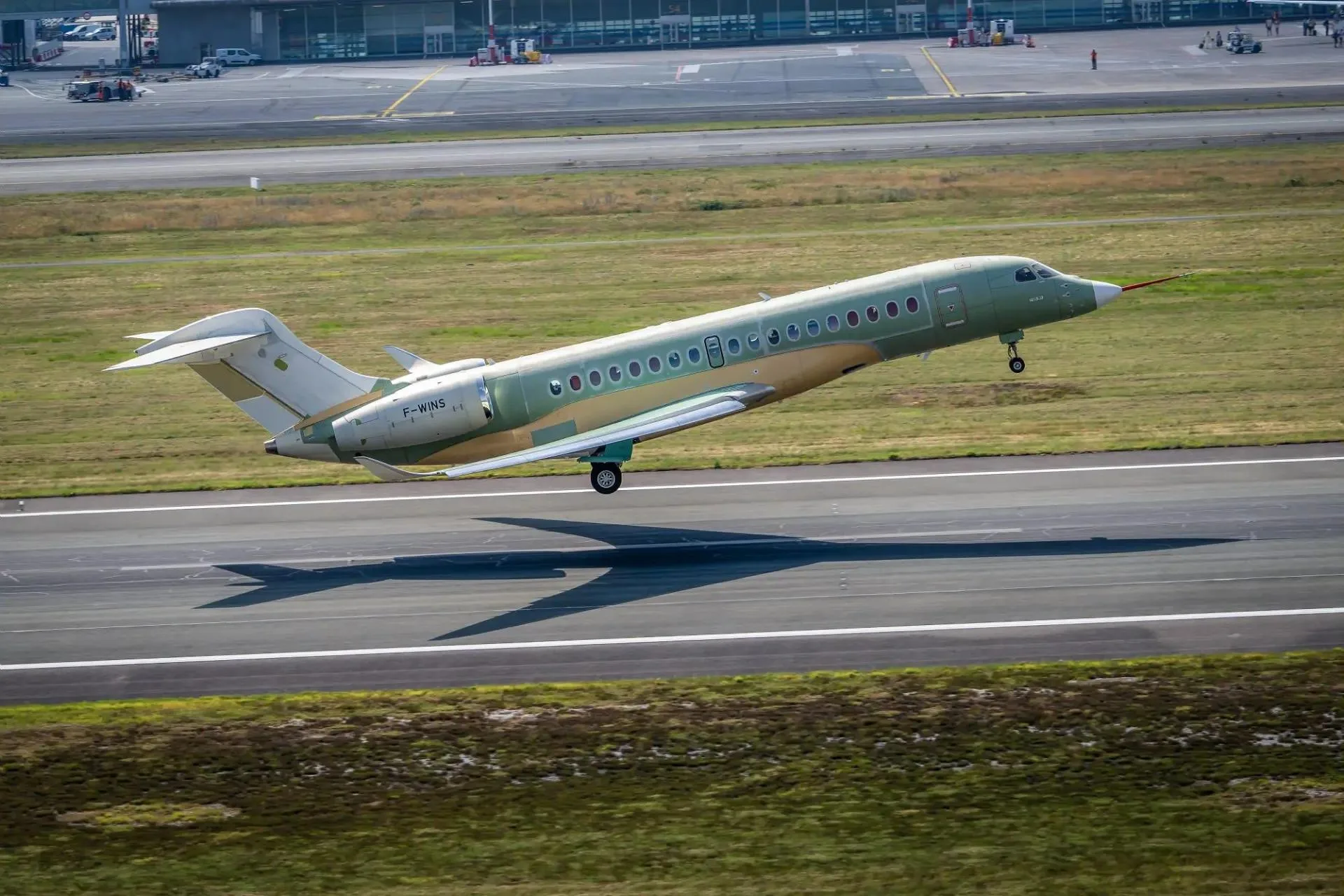 Dassault Aviation подняла в воздух первый Falcon 10X