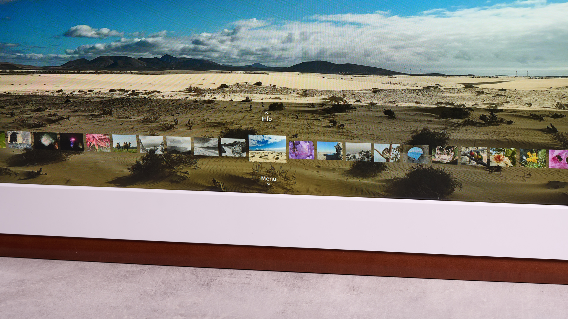 Netgear Meural Canvas II