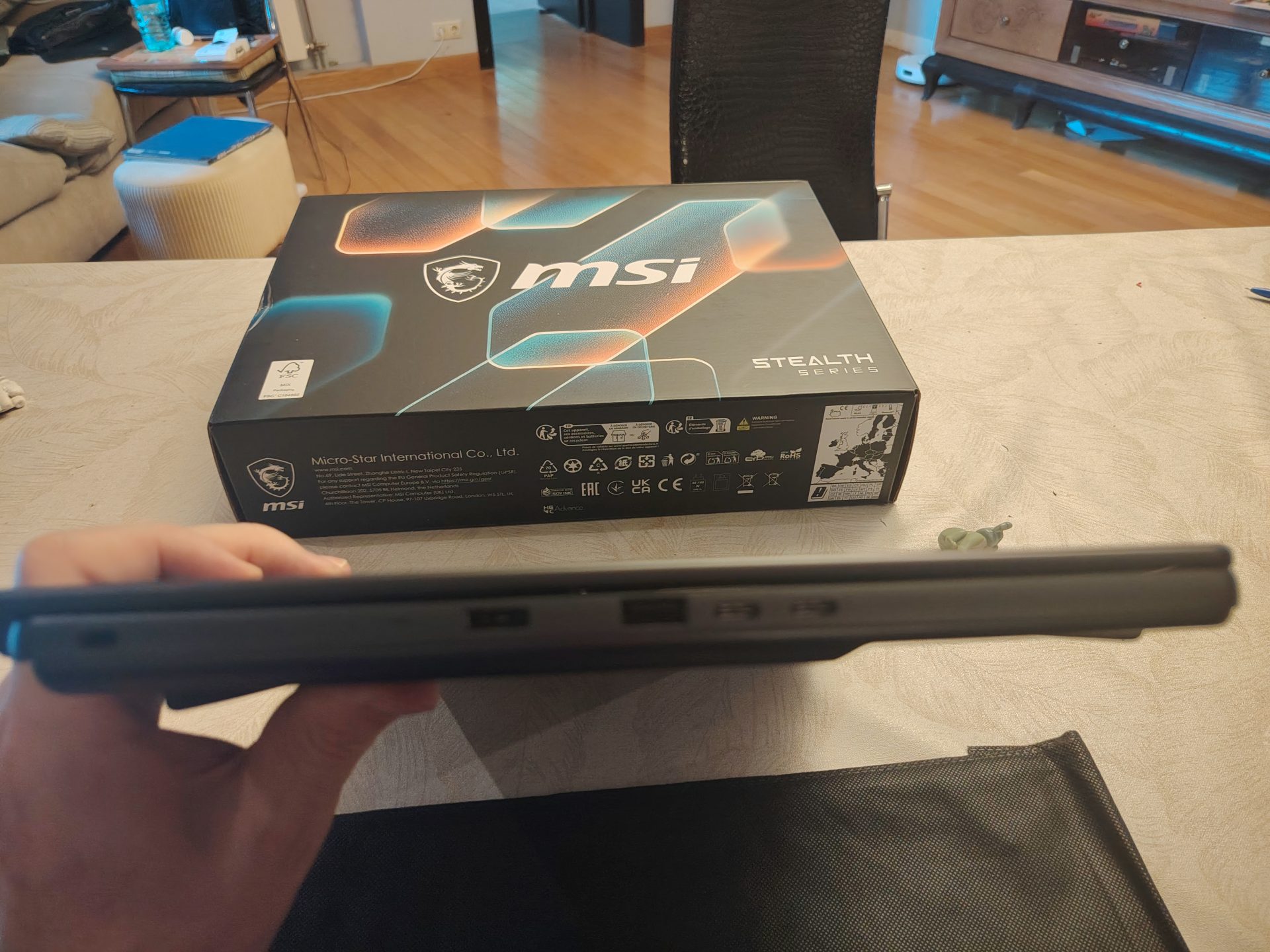 Ноутбук MSI Stealth 16 AI+ B3W для игр