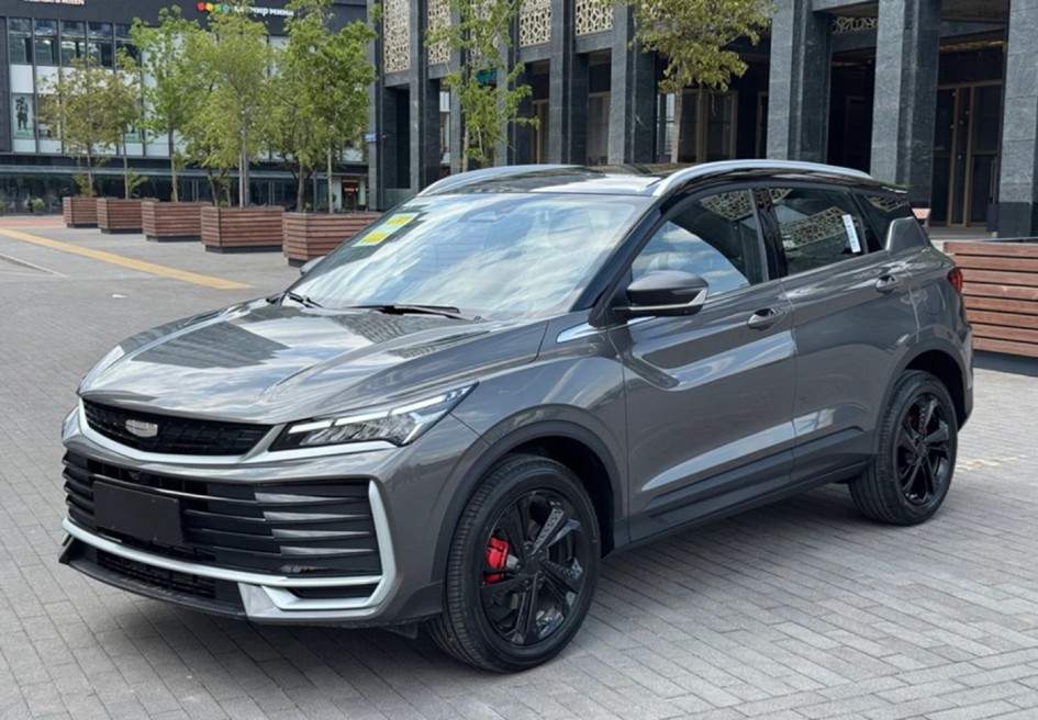 Honda Vezel и Geely Coolray: плюсы и минусы для города, нюансы эксплуатации и ремонта