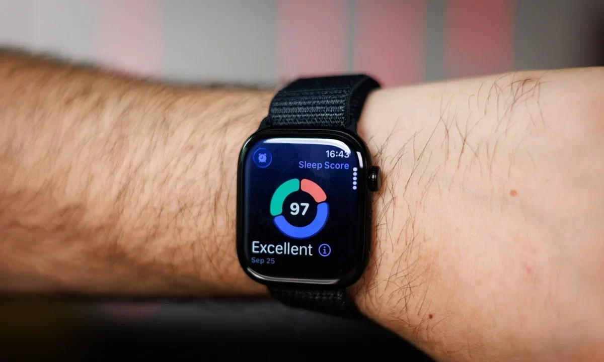 Яблоко раздора: Apple Watch захватывают мир, пока Samsung стремительно теряет покупателей картинка Смарт-часы Apple Watch SE 3: брать или нет? | DGL.RU