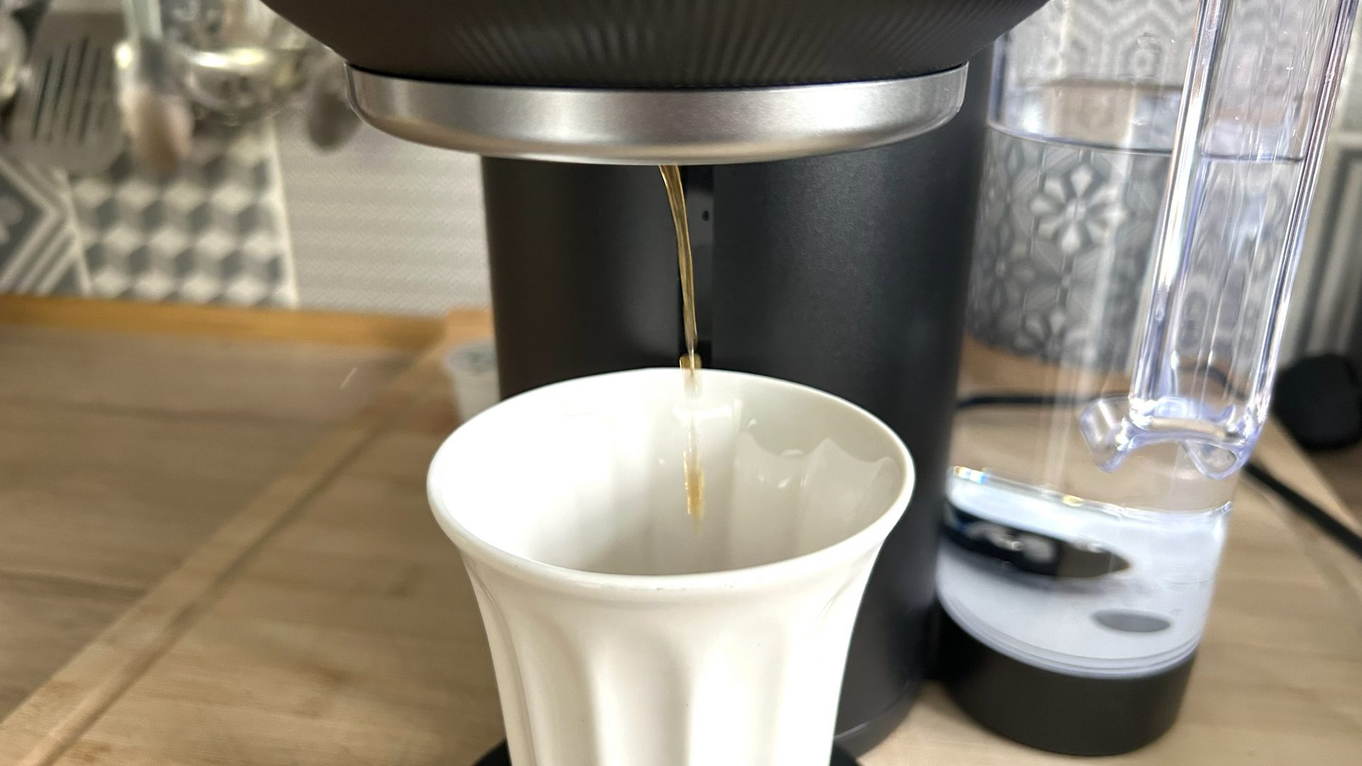 Обзор Keurig K-Crema - как быстро и легко приготовить сливочный, мягкий кофе картинка Кофемашина Keurig K-Crema с давлением: обзор | DGL.RU
