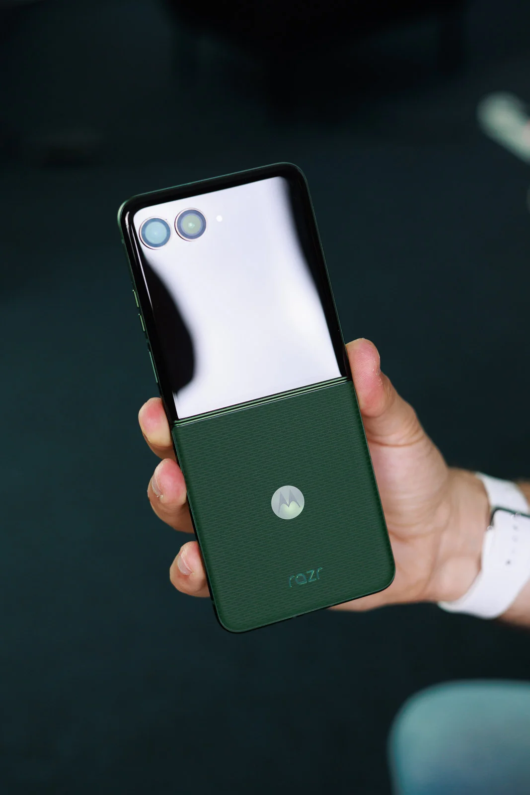 Обзор Motorola Razr Plus 2026 — сложный поиск компромисса картинка Motorola Razr Plus 2026