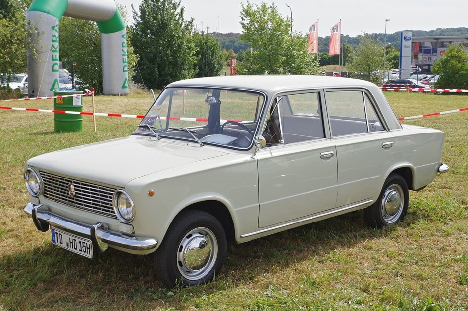 Почему ВАЗ-2101 оказался практичнее FIAT-124 для российских дорог