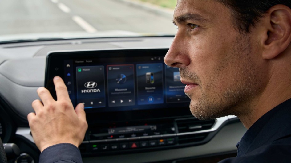 Mazda объяснила, почему сенсорные экраны могут быть безопаснее кнопок в авто