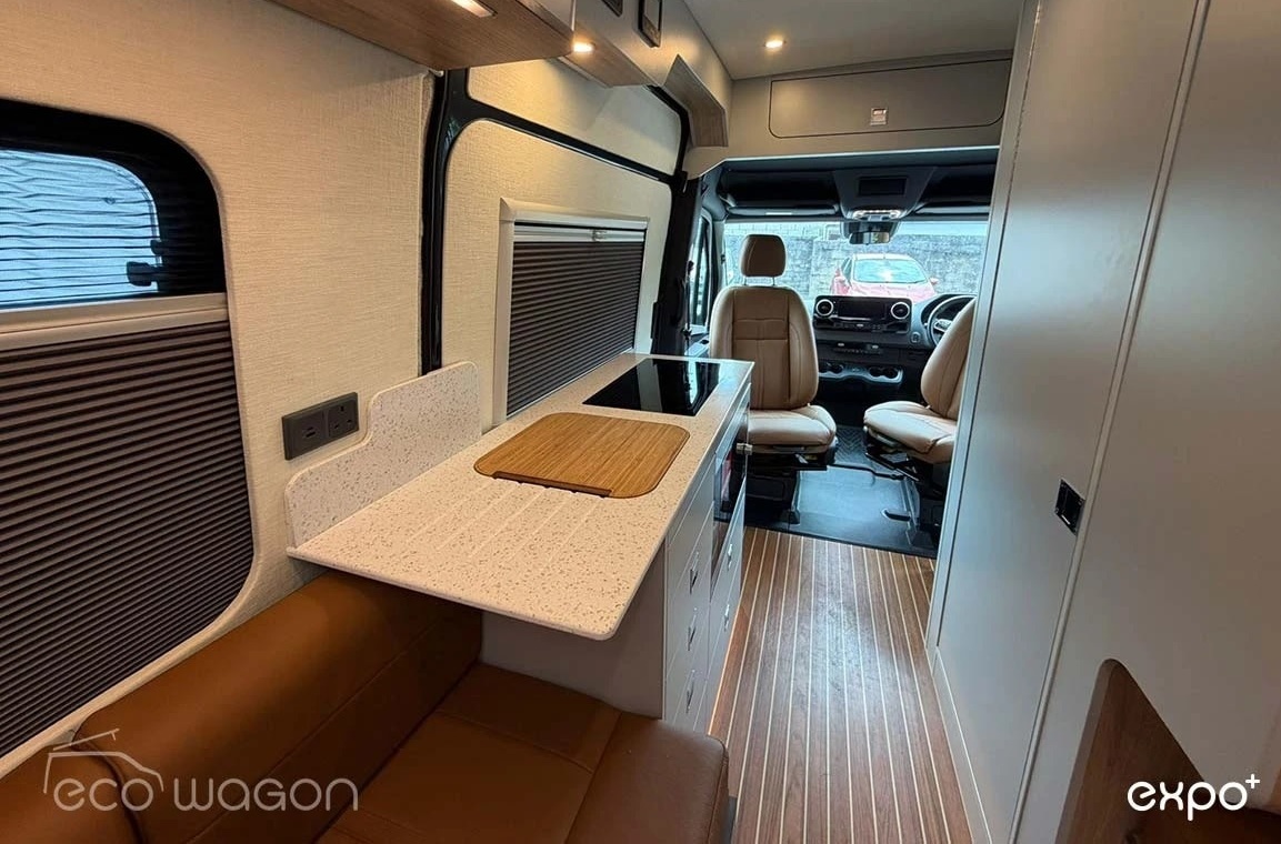 Mercedes-Benz Sprinter EcoWagon Expo+: роскошный кемпер с автолевелингом и электрокухней