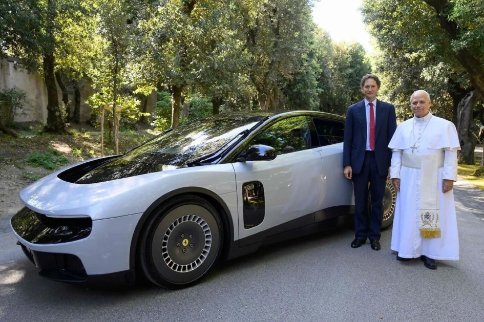 Ferrari Luce вызвал скандал: директор по маркетингу ушел после 16 лет работы