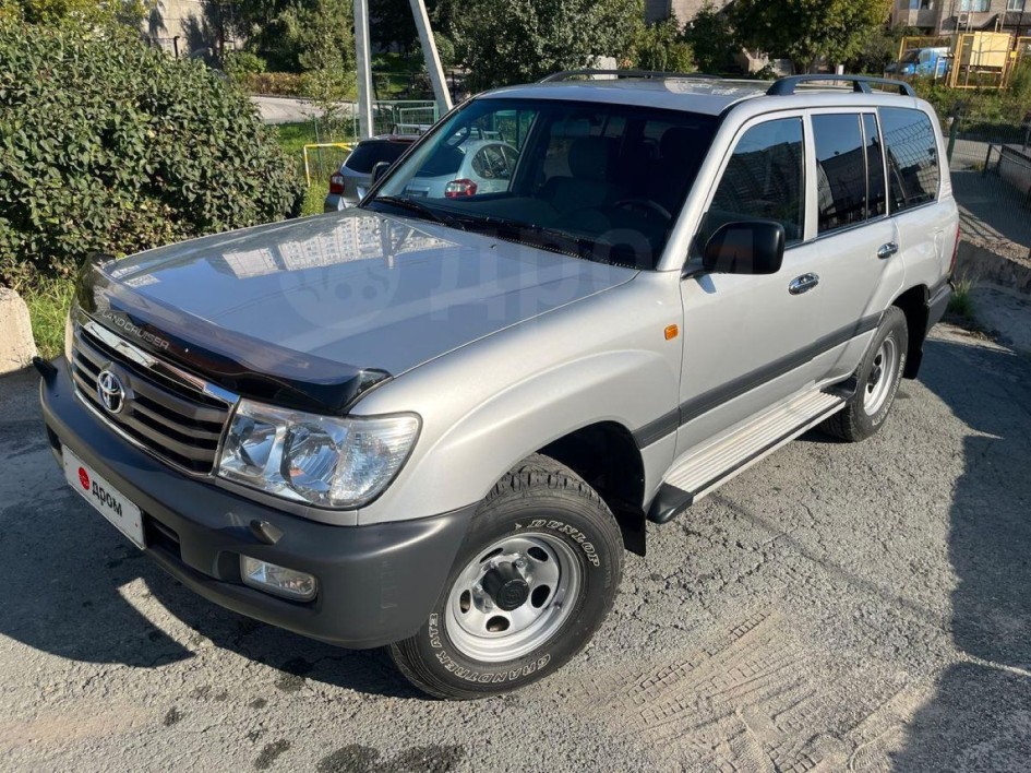 Toyota Land Cruiser 2005 с минимальным пробегом продают в Новосибирске за 13 млн рублей