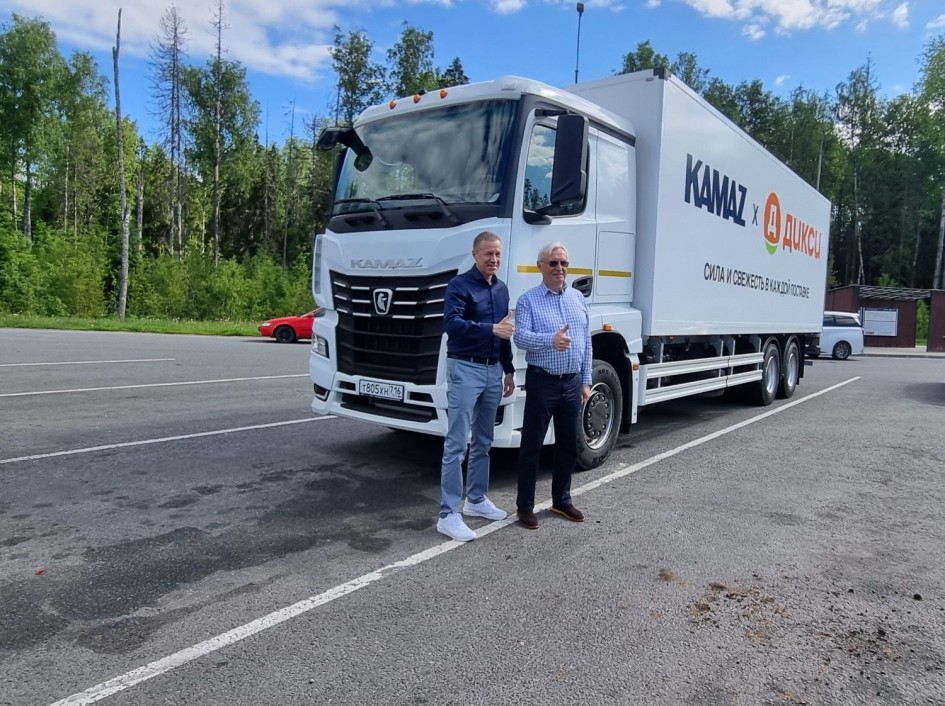 Сергей Когогин лично представил новый КамАЗ-65658 на ПМЭФ-2026