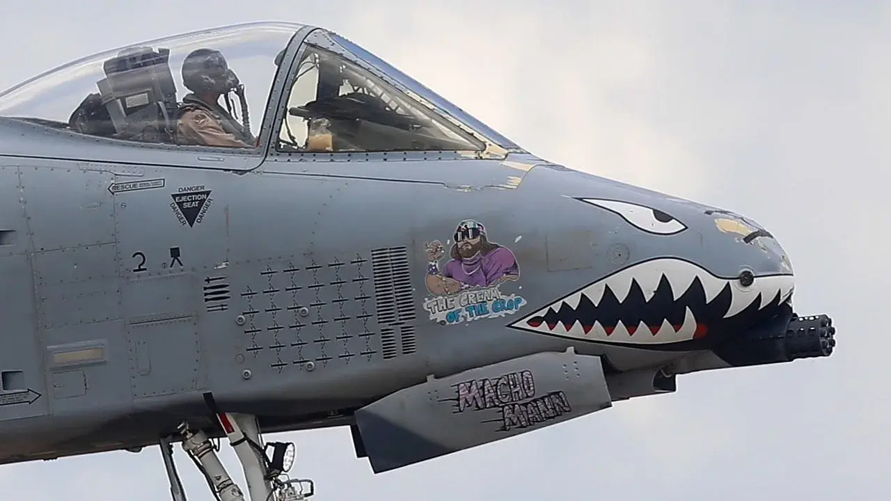 Американский штурмовик A-10 Thunderbolt II был замечен с отметками на фюзеляже двух уничтоженных иранских быстроходных катеров, что говорит о применении данных самолетов для патрулирования Ормузского пролива
