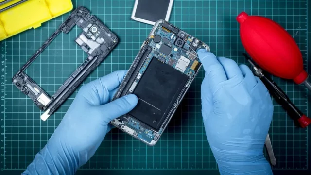 Главный кошмар Apple и Samsung: люди хотят менять аккумуляторы сами