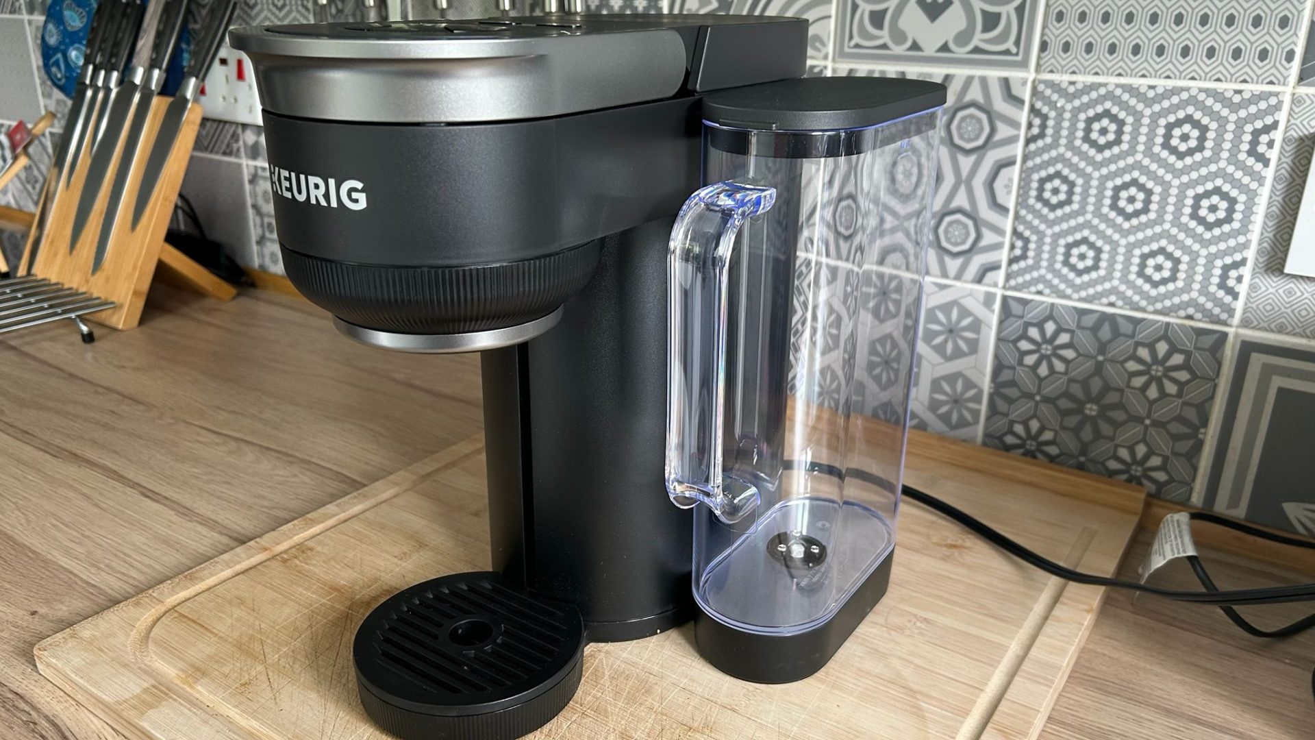 Обзор Keurig K-Crema - как быстро и легко приготовить сливочный, мягкий кофе картинка Кофемашина Keurig K-Crema с давлением: обзор | DGL.RU
